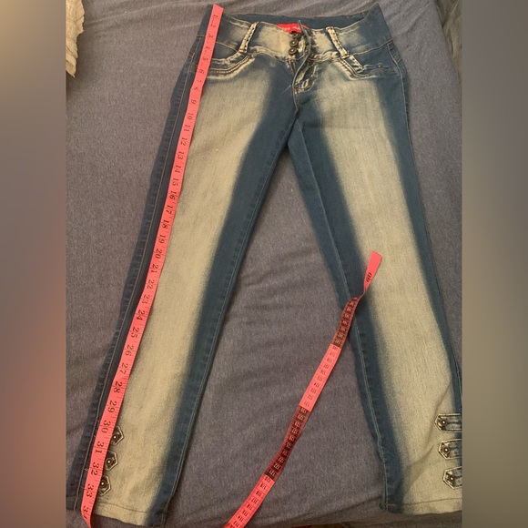 Colombian Jeans - Picture 6 of 8